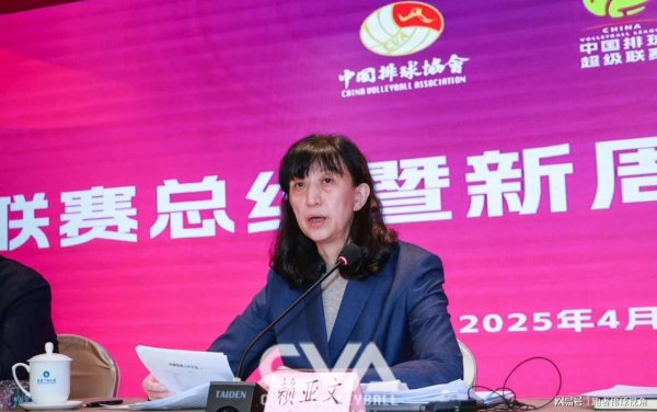 鼎豪配资 赖亚文表态，指出中国女排问题，官威太大，双手插兜拥抱龚翔宇
